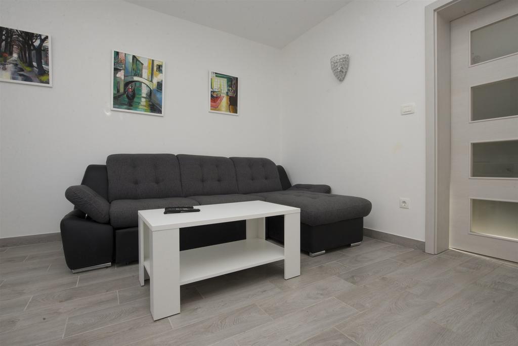 Apartment Jure Slatine Buitenkant foto